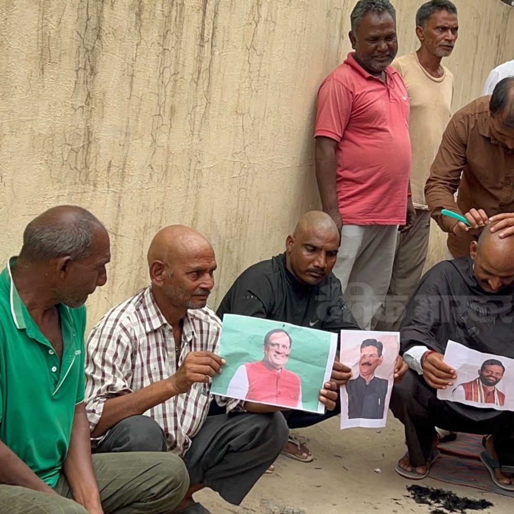हांसी में सफाई कर्मचारियों ने कराया मुंडन:एक महीने से हड़ताल पर बैठै, बोले- सरकारी नोटिस से नहीं डरेंगे, तेज होगा आंदोलन