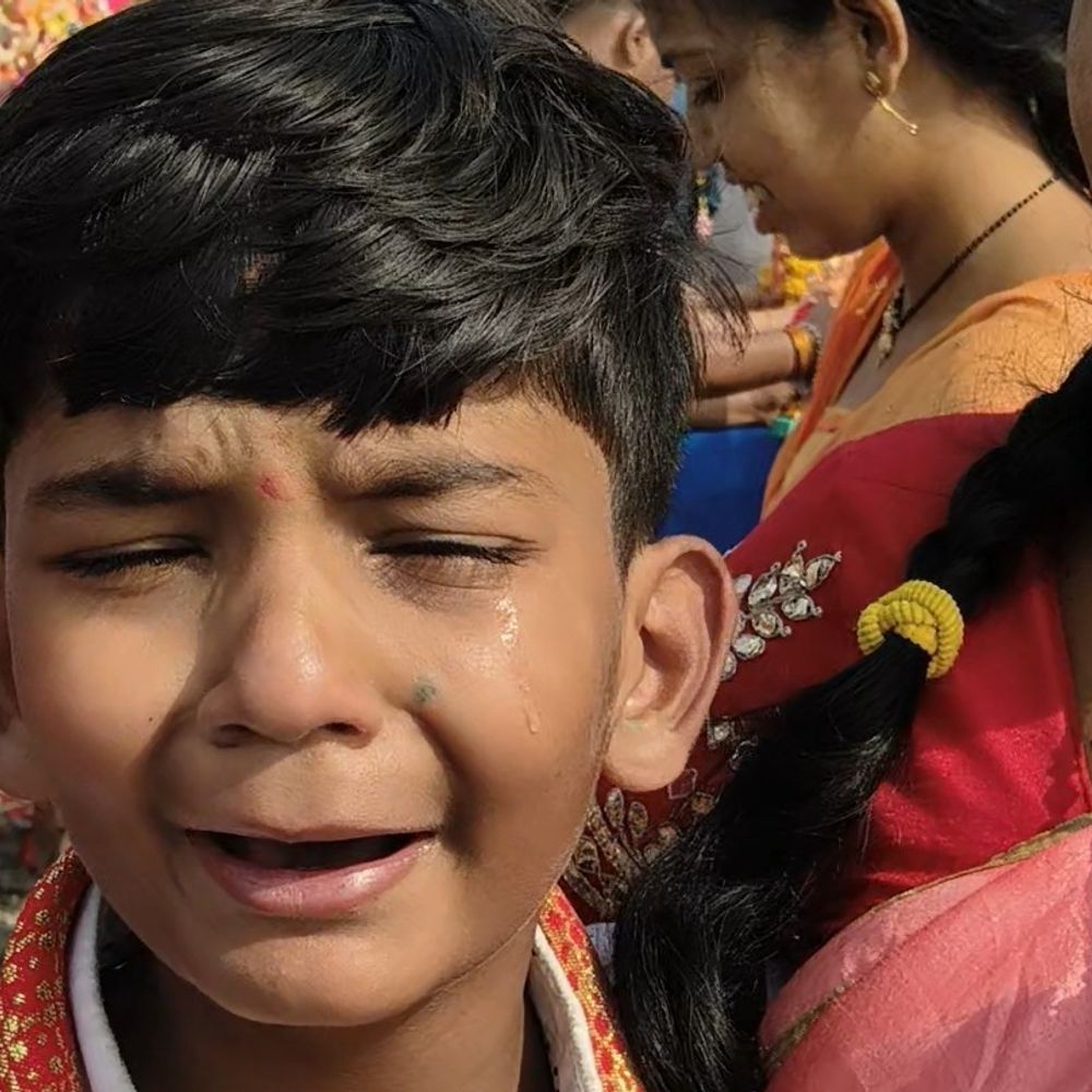 देवास में गणेश विसर्जन के दौरान दिखा भावुक नजारा:दस दिन पूजा के बाद बप्पा को दी विदाई, भावुक हुआ आरव