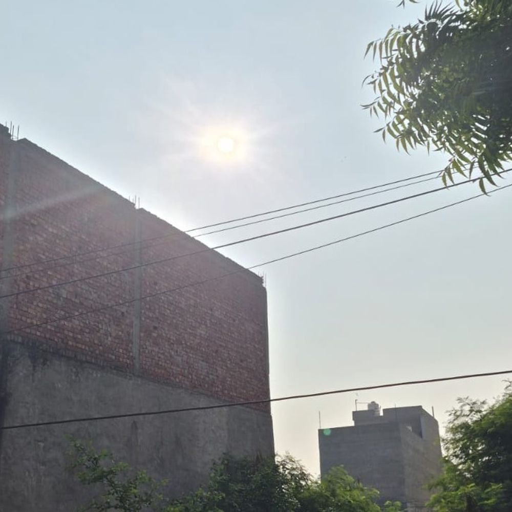 अलीगढ़ में तीसरे दिन भी उमस:तीसरे दिन भी उमस ने किया बेहाल, तेज धूप के बीच बारिश का इंतजार
