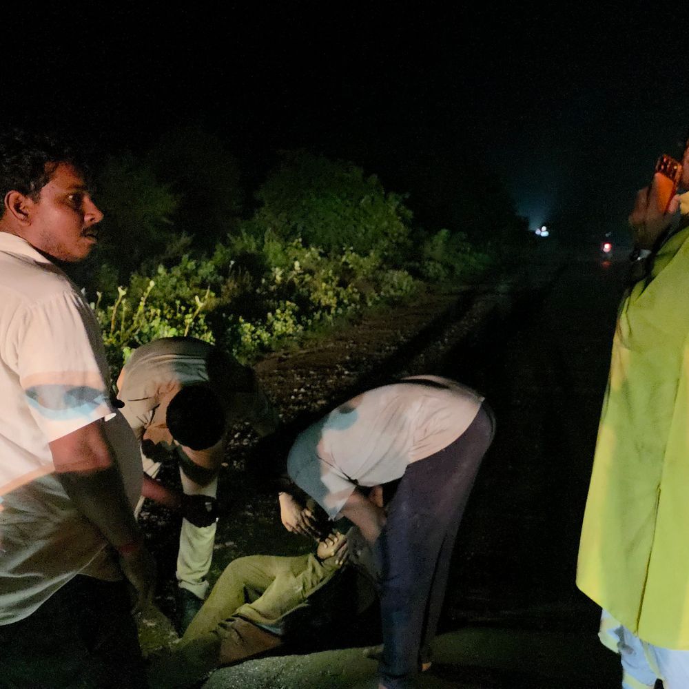मिर्जापुर में कार की टक्कर से घायल व्यक्ति की मौत:अष्टभुजा टोल प्लाजा के पास हुआ हादसा, विधायक ने अस्पताल भेजा