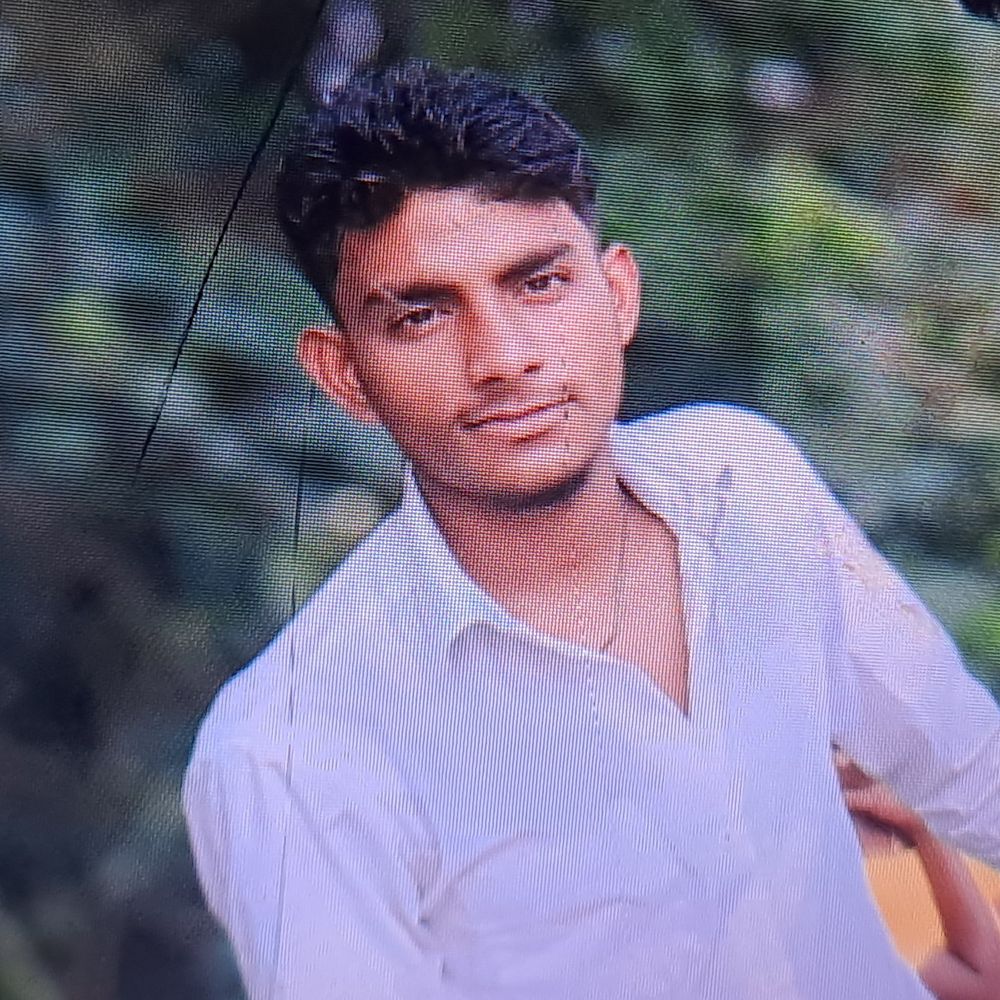 गोपालगंज में ई-रिक्शा ने बाइक में मारी टक्कर:युवक की मौत, दोस्त के पिता के इलाज के लिए पर्ची लगवाकर लौट रहा था; दोस्त घायल