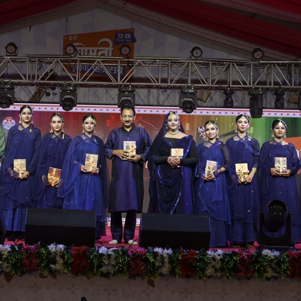 गोमती पुस्तक महोत्सव में साहित्य, संगीत और विज्ञान पर कार्यक्रम:बच्चों ने दास्तानगोई, अभिनय और विज्ञान प्रयोग किए
