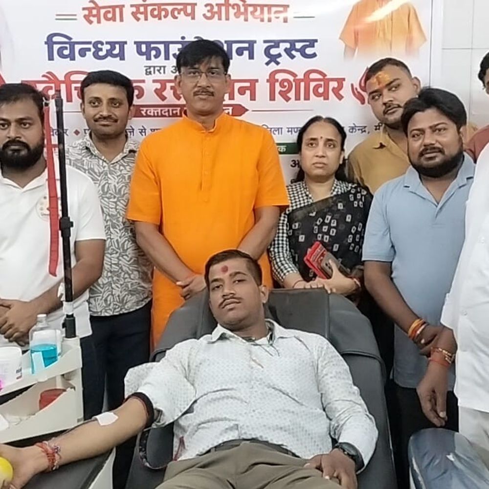 मिर्जापुर में रक्तदान शिविर लगा:नगर पालिका अध्यक्ष ने रक्तदाताओं का उत्साह बढ़ाया, बोले- ये मानवता की सेवा