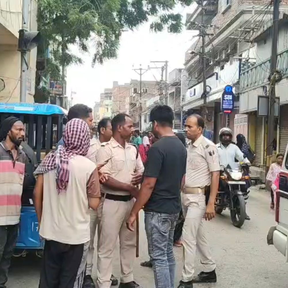 नौकरी के नाम पर एक लाख रुपए ठगे, हंगामा:पैसे लेने के बाद आरोपी ने फोन बंद किया, सड़क पर हुआ आमना-सामना