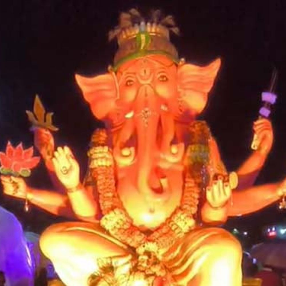 गणेश विसर्जन पर भक्तों ने कान पकड़कर लगाई उठक-बैठक:एसपी ने की आरती, कलेक्टर ने बजाई ताली; आज बालाघाट के राजा की विदाई