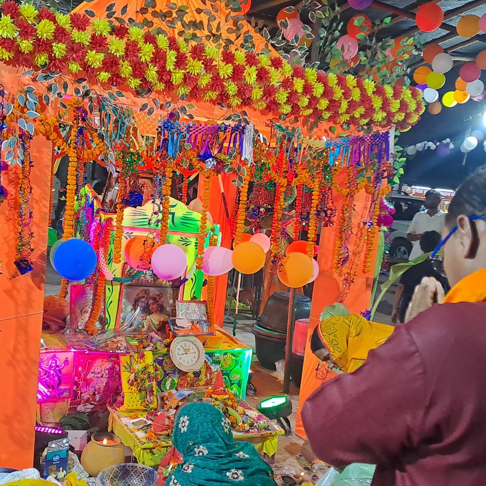 जन्माष्टमी पर मंदिरों में श्रद्धालुओं की भीड़:गोपालगंज में महिला-पुरुष कीर्तन-भजन कर मना रहे भगवान कृष्ण का जन्मोत्सव