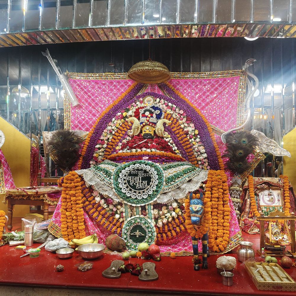 खाटू श्याम मंदिर में भजन संध्या:राष्ट्रीय सनातन संघ ने कराया उत्सव, भक्ति और संगीत से गूंजा परिसर