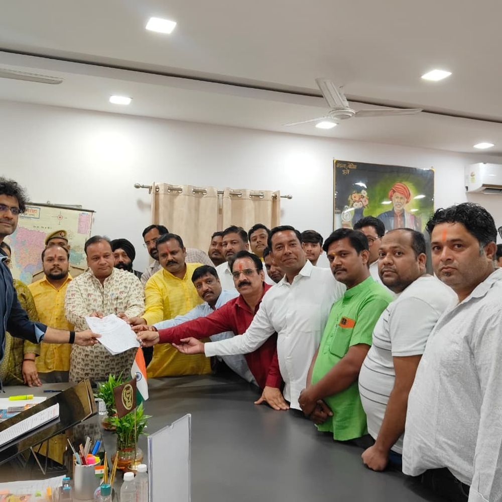 अमरोहा रामलीला कमेटी ने DM को सौंपा ज्ञापन:आगामी रामलीला महोत्सव 2026 की व्यवस्थाओं, सुरक्षा और सफाई की मांग