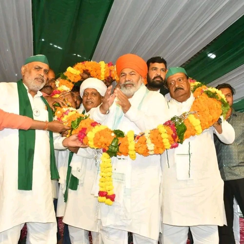 किसान समस्याओं पर महापंचायत:टिकैत ने उठाए किसानों के मुद्दे, कर्जमाफी और राहत की मांग
