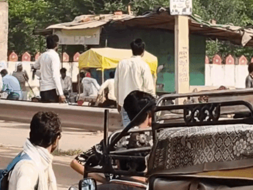 नूंह में दो पक्षों में संघर्ष, पथराव:500 रुपए के लेन-देन को लेकर हुआ विवाद, एक दर्जन लोग घायल, पुलिस से शिकायत नहीं