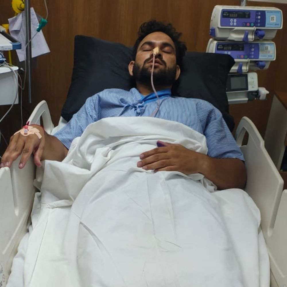 बुलंदशहर में शिक्षक ने सल्फास खाकर जान देने की कोशिश:सुसाइड नोट में पत्नी-ससुराल वालों पर लगाए आरोप, गंभीर हालत में नोवा अस्पताल से फोर्टिस रेफर