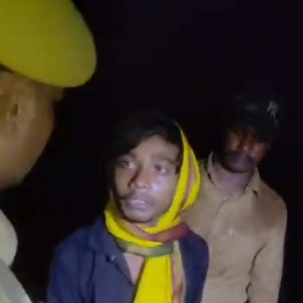 बाजपट्टी में पुलिस ने शराब की खेप पकड़ी:23 लीटर अंग्रेजी शराब के साथ 3 तस्करों को गिरफ्तार किया, बाइक-स्कूटी जब्त