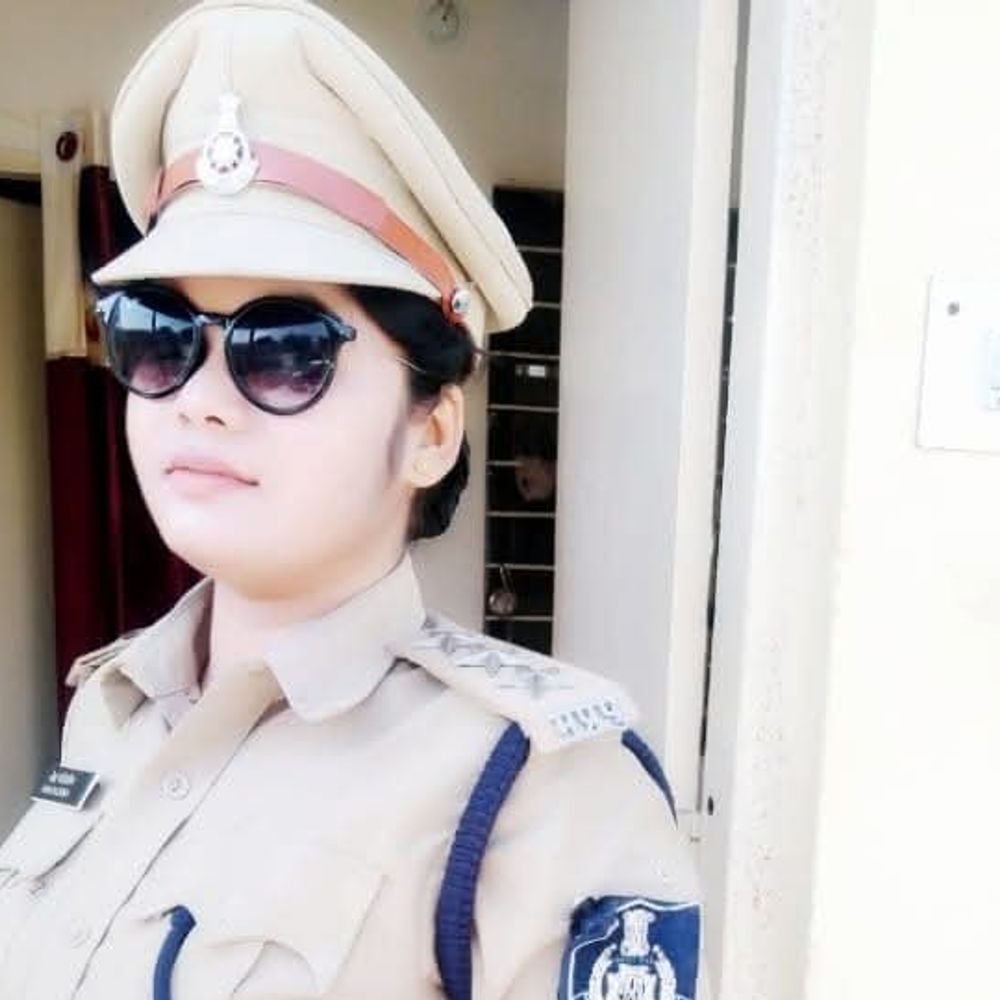सस्पेंड नेहा पच्चीसिया; हाईकोर्ट ने राज्य से जवाब मांगा:अंतरिम राहत पर सुनवाई 21 सितंबर को, पद के दुरुपयोग का आरोप
