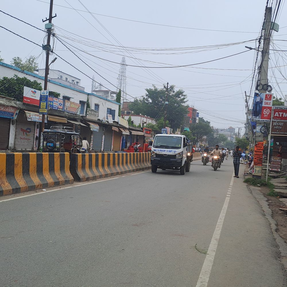 गोपालगंज में मौसम बदला, बारिश और बिजली गिरने की चेतावनी:मौसम विभाग ने येलो अलर्ट जारी किया, 30-40 किमी प्रति घंटे की रफ्तार से हवाएं चलेंगी