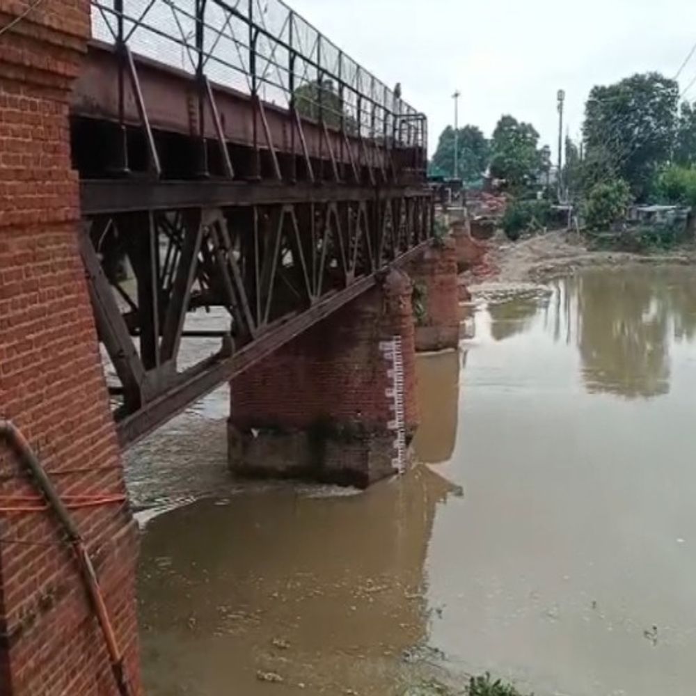 दियूनी-बैराज से गर्रा नदी में छोड़ा 21 हजार क्यूसेक पानी:जलस्तर 2 मीटर बढ़ने की संभावना, प्रशासन ने जारी किया अलर्ट