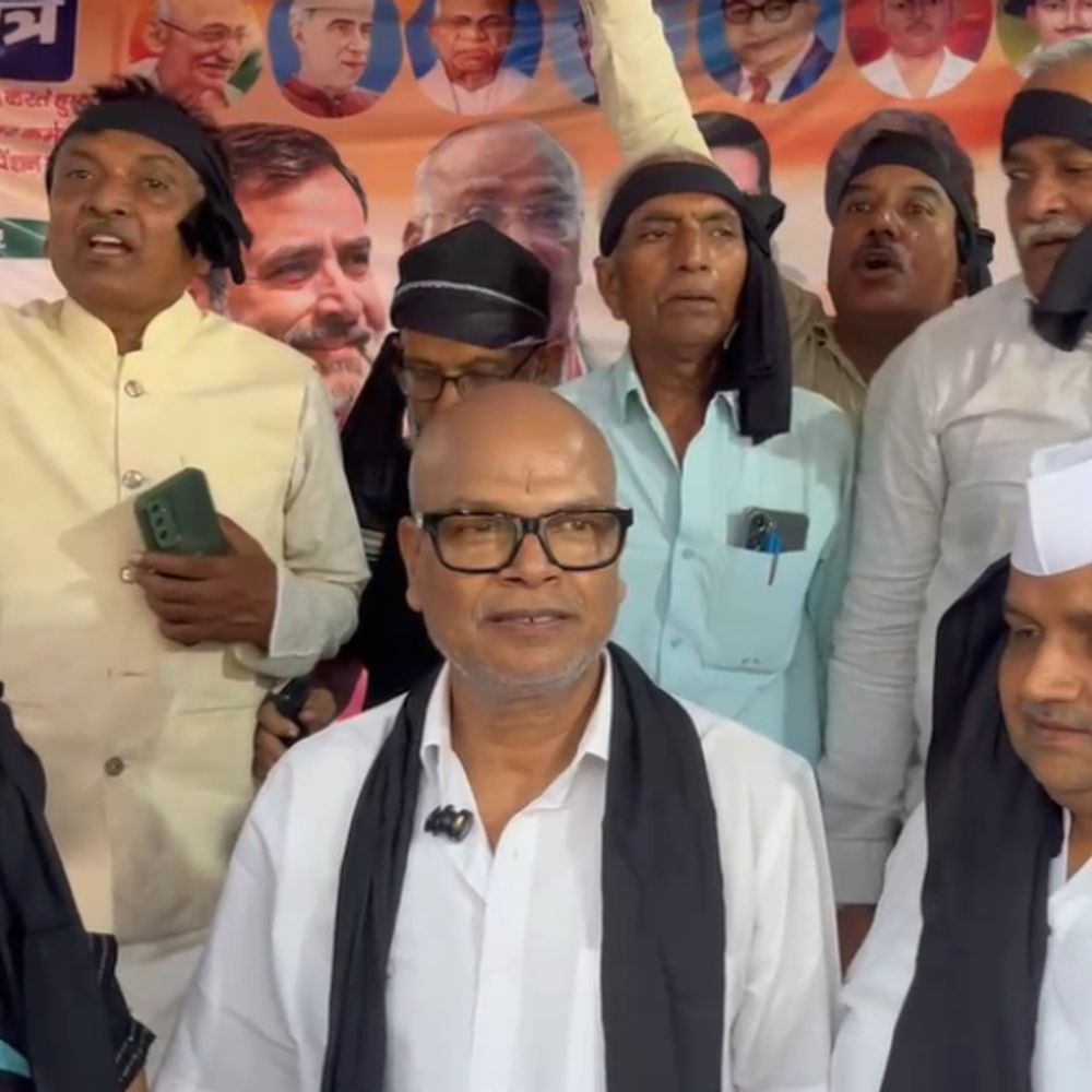गर्दनीबाग धरना स्थल पहुंचे कांग्रेस प्रदेश अध्यक्ष राजेश राम:काला गमछा पहनकर वित्त रहित शिक्षकों का किया समर्थन, सरकारीकरण और वेतनमान की मांग