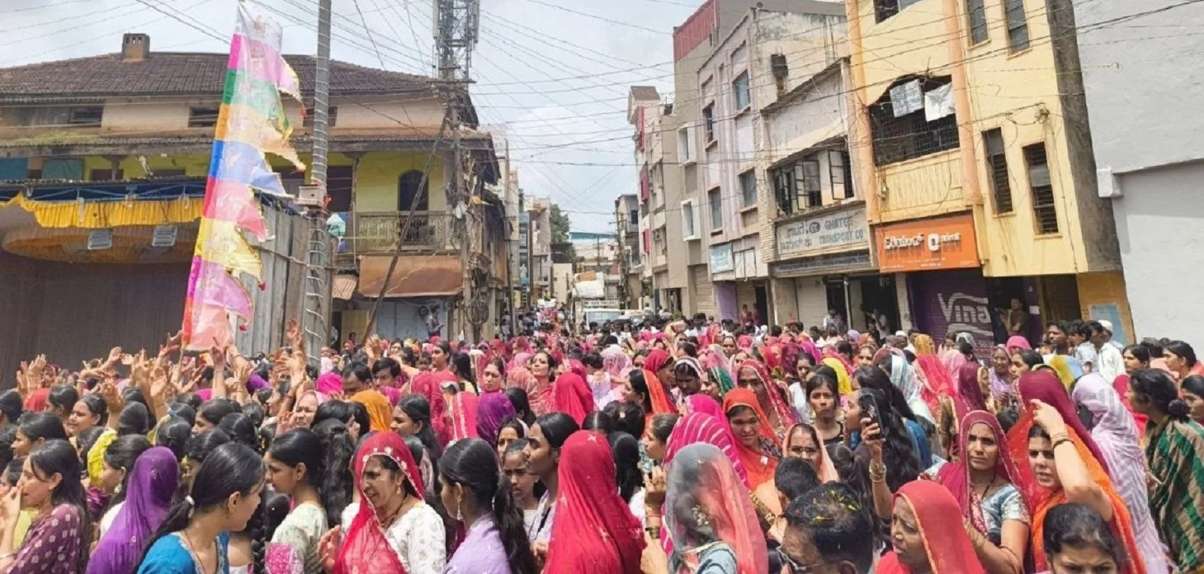 भक्ति, उल्लास और जयकारों से गूंजा हुब्बल्ली, निकली बाबा रामदेव की पालना शोभायात्रा