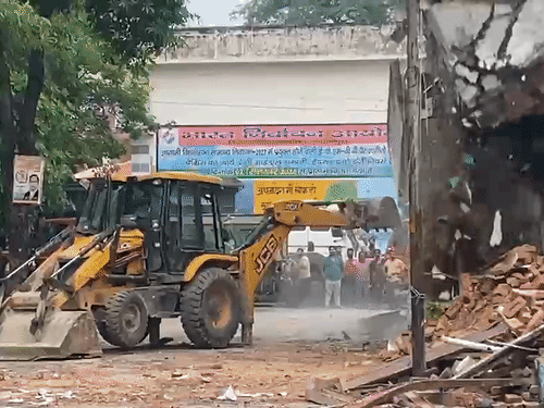 कलेक्ट्रेट की मस्जिद पर फैसला, लेकिन सवाल अभी बाकी:एडवोकेट बोले- सरकार मालिकाना हक साबित नहीं कर सकी; वारिस ने कहा- पुरखों की बनवाई मस्जिद गिरने का दुख