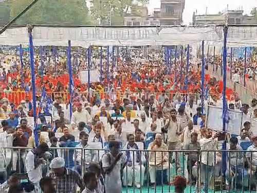 बसपा ने प्रत्याशियों की तलाश तेज की:दूसरे दलों के असंतुष्ट नेता भी संपर्क में; चिल्लूपार में फाइनल हो चुका है नाम