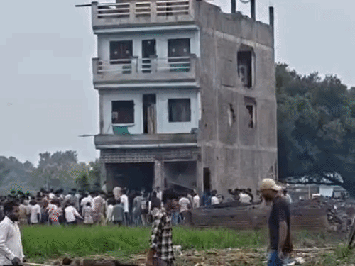 जैसा हमारे साथ हुआ वैसा उसके साथ भी हो:पिता बोले- दो बच्चे खो दिए, पत्नी जिंदगी-मौत से जूझ रही