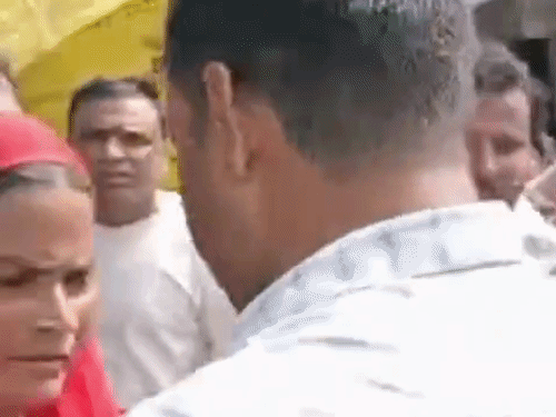 सपा नेता डक्कू, महानगर अध्यक्ष पर केस दर्ज:जमीन कब्जा व मारपीट का आरोप लगाया; डक्कू ने कहा-अपनी जमीन पर मलबा हटाने गए थे