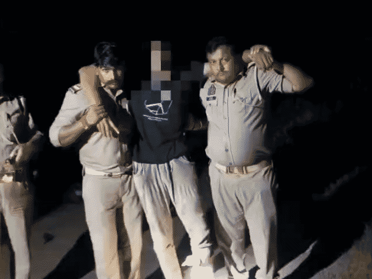 बिजनौर में पुलिस मुठभेड़ में गोतस्कर गिरफ्तार, दो फरार:कब्जे से बाइक-हथियार बरामद, आरोपी पर दर्ज है कुल 10 मुकदमे