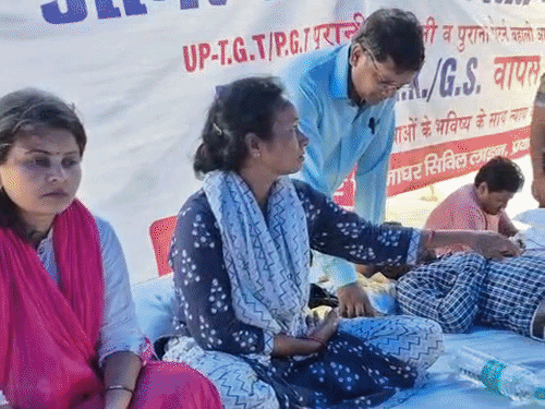 प्रयागराज में 15 दिन से अभ्यर्थी आमरण अनशन पर:युवा मंच प्रदेश अध्यक्ष बोले-11 जून से प्रयागराज से लेकर लखनऊ तक संघर्ष जारी