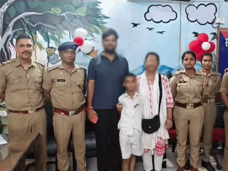 गोरखपुर से लापता क्लास 4 का छात्र कुशीनगर मिला:पुलिस संग सिविल लाइन की गलियों में ढूंढती रही मां, 5 घंटे बाद कॉल आई, बेटा बोला मत रो मम्मी