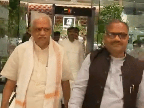 BJP राष्ट्रीय महामंत्री संगठन बीएल संतोष कानपुर पहुंचे:जनप्रतिनिधियों के साथ बैठक शुरू, प्रदेश महामंत्री गीता शाक्य बोलीं- सपा AI वीडियो का गलत इस्तेमाल कर रही