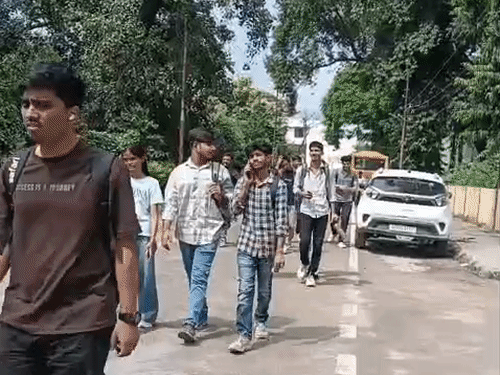 सुबह बादल छाएंगे, शाम तक बारिश की संभावना:दिन में धूप के चलते उमस व गर्मी से करेगी बेहाल, पारा सामान्य रहेगा