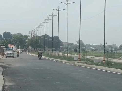 रात में जगमगाने लगा है अयोध्या का परिक्रमा मार्ग:भीड़ और प्रतबंधों के दौरान धाम के यातायात को सुगम बनाने में बेहद कारगर