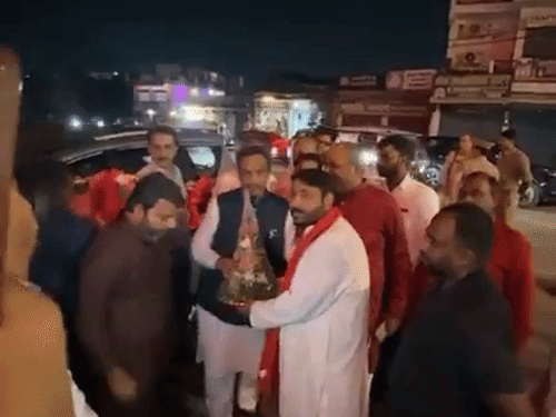 रात 10 बजे डा. संजय निषाद के घर पहुंचे तावड़े:पूरे परिवार से मिले प्रदेश प्रभारी; भाजपा से नाराजगी की चर्चा पर विराम लगा