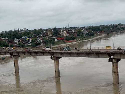 प्रयागराज में बारिश के बाद फिर तेज धूप, बढ़ी उमस:धूप-बादलों के बीच चिपचिपी गर्मी, शाम तक बारिश का अलर्ट