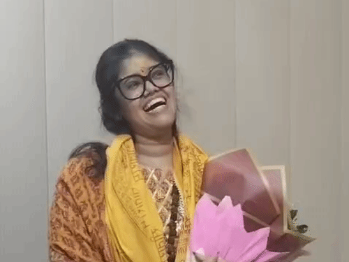नीम करौली बाबा पर किताब लिखना चाहती थीं अनुप्रिया:स्टीव जॉब्स से नीम करौली बाबा का जुड़ाव पढ़कर बनाया फिल्म का फैसला