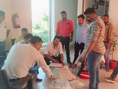 इटौंजा टोल प्लाजा पर STF का छापा:फर्जी फास्टैग से टोल चोरी मामले में सर्वर-CCTV DVR जब्त; कंपनी ने रिकॉर्ड नहीं दिए