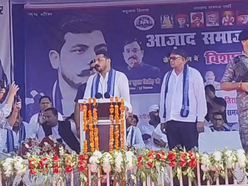 चंदौसी में चंद्रशेखर आजाद की जनसभा:बोले- सरकारी स्कूलों में एक शिक्षक, एक किताब और एक सिलेबस हो; हर साल पुलिस भर्ती का किया वादा
