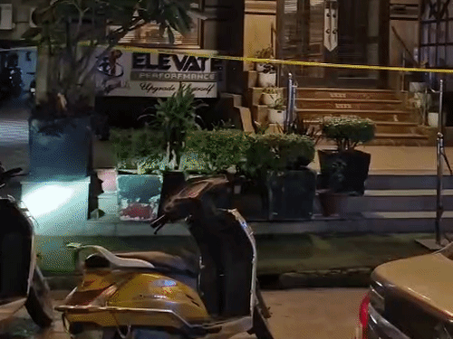 अलीगढ़ में होटल मैलरोज सील:मैनेजर और संचालक पर FIR, 30 अगस्त को होटल से 17 जुआरी पकड़े गए थे