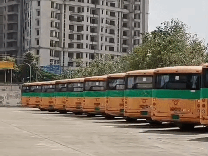 नोएडा में अब स्क्रीन और स्पीकर बताएंगे ई-बस का रूट:ISTMS की 22 वीडियो स्क्रीन और 20 पब्लिक एड्रेस सिस्टम से यात्रियों को मिलेगी जानकारी