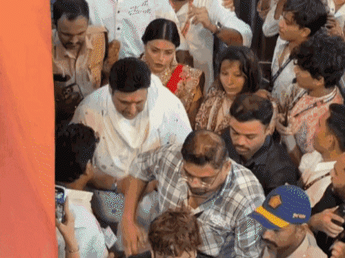 रूमर्ड गर्लफ्रेंड संग दिखे गोविंदा, पत्नी का बयान आया:सुनीता आहूजा बोलीं- इंसानों को जितना प्यार करो, कोई फायदा नहीं, धोखा ही देते हैं
