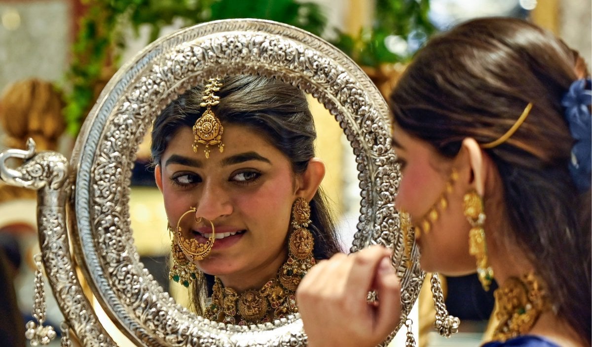 Gold Price Rises | सर्राफा बाजार में जोरदार वापसी: दिल्ली में सोने-चांदी की कीमतों में बड़ा उछाल, जानें ताजा भाव