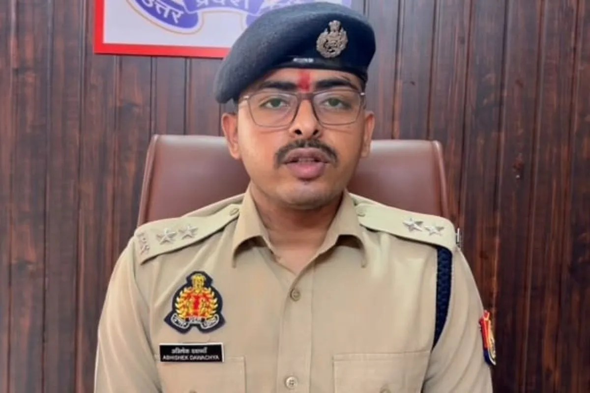 Gonda Crime: सस्ती जमीन का झांसा, फिर पेशाब करने गए शख्स के बैग से उड़ाए 1.30 लाख; ऐसे खुला पूरा खेल