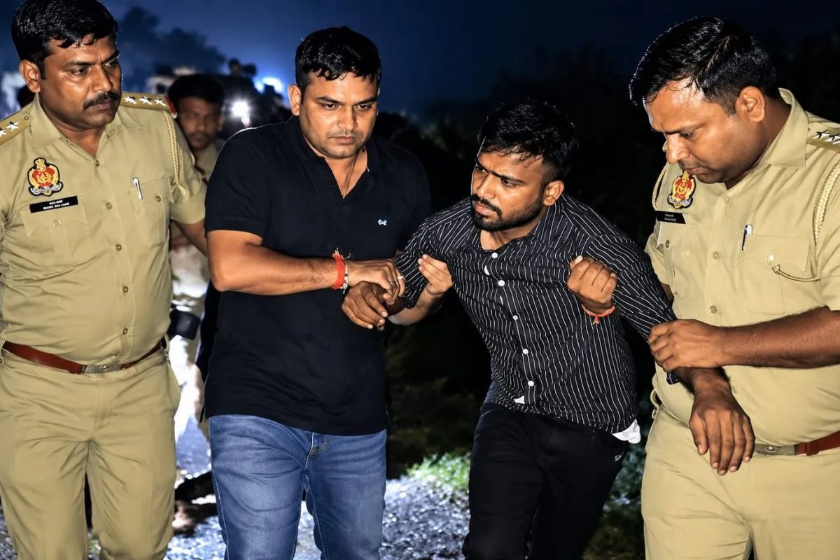 Gonda Crime: 70 हजार की लूट के बाद पुलिस से भिड़ा बदमाश, पैर में गोली लगने के बाद गिरफ्तार
