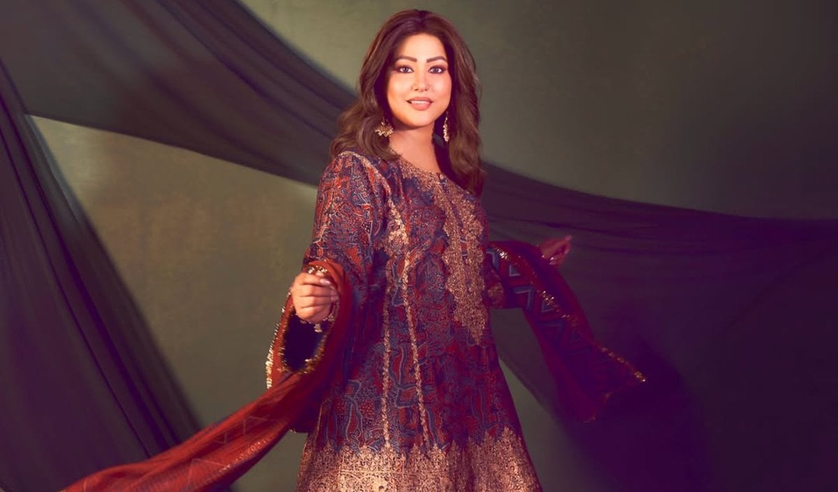 बर्फीली वादियां, साधुओं का साथ और ध्यान… Ladakh में कुछ ऐसे सुकून खोज रही हैं Hina Khan