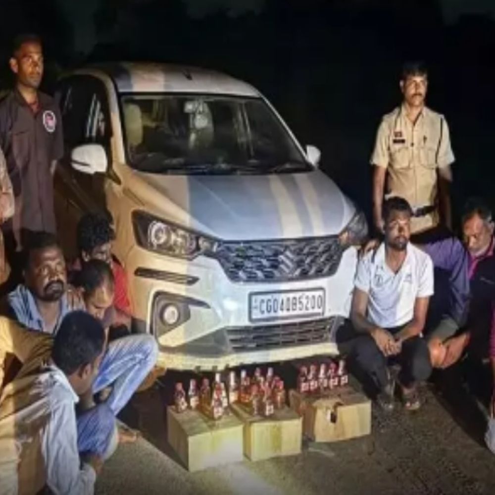 शराब तस्करी में पकड़ा गया सहायक शिक्षक निलंबित:रायपुर में 160 पाव शराब के साथ 7 आरोपी गिरफ्तार, शिक्षक के साथ शराब दुकान के कर्मचारी भी शामिल