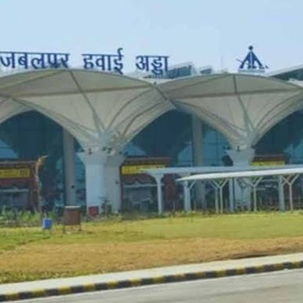 जबलपुर एयरपोर्ट कनेक्टिविटी पर हाईकोर्ट में सुनवाई:जबलपुर एयरपोर्ट पर 16 से घटकर 5 फ्लाइट, हाईकोर्ट ने सरकार से मांगे सुझाव