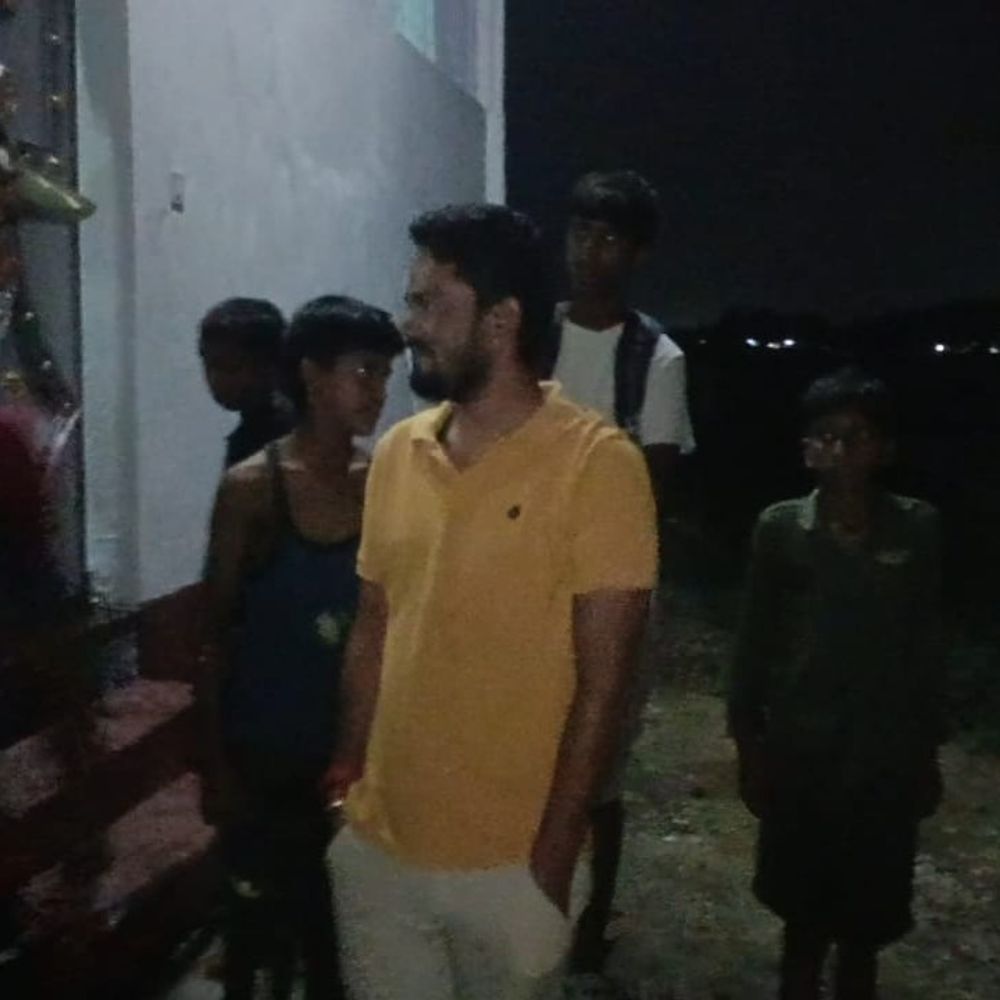 औरंगाबाद में नाले से अज्ञात युवक का शव बरामद:2-3 दिन से गंदे पानी में पड़ी थी लाश, शव गलने से बदबू फैल रही थी