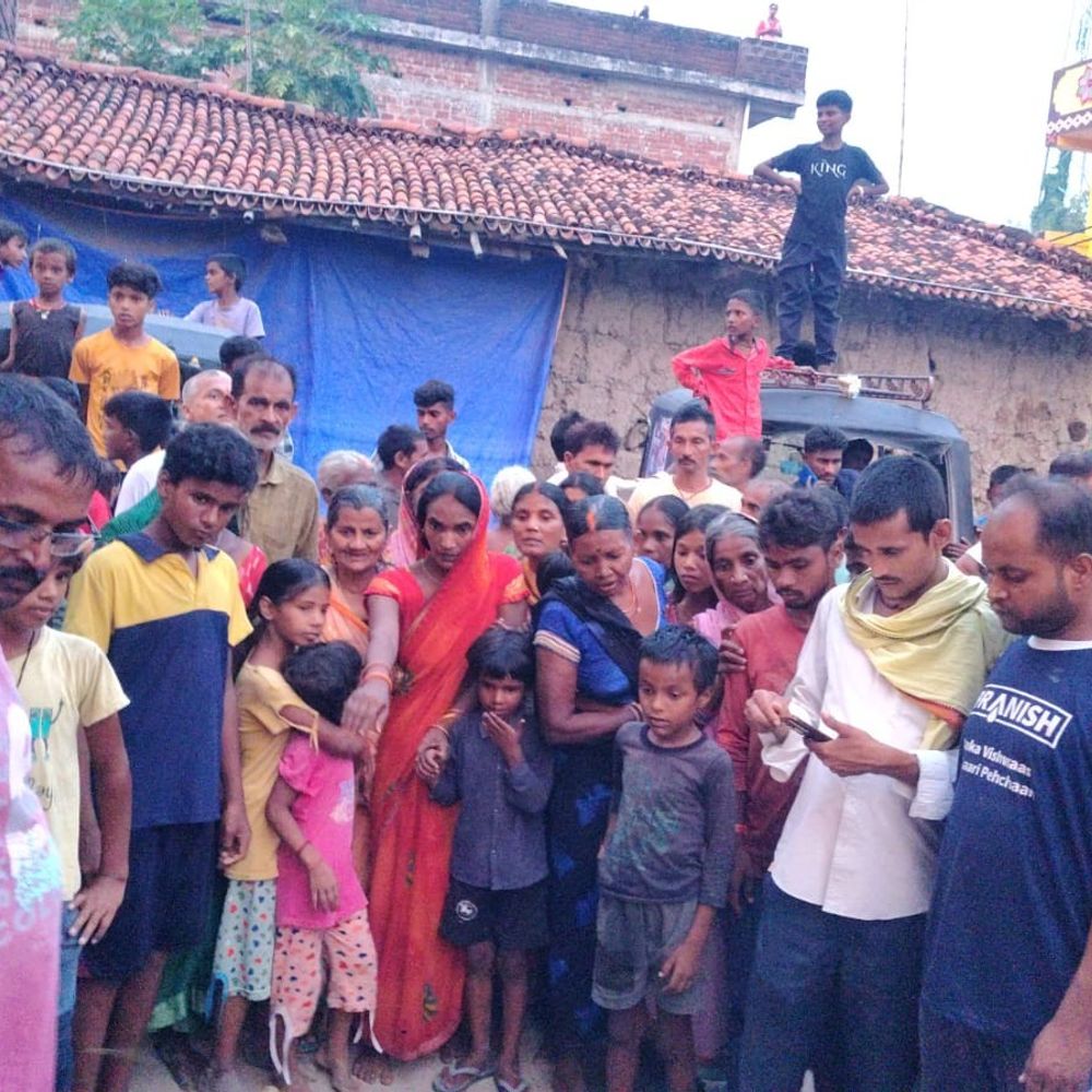 घास लाने गए पति-पत्नी की करंट लगने से मौत:औरंगाबाद में बधार में टूटकर गिरा था 11 हजार वोल्ट का तार; ग्रामीणों में बिजली विभाग के खिलाफ नाराजगी