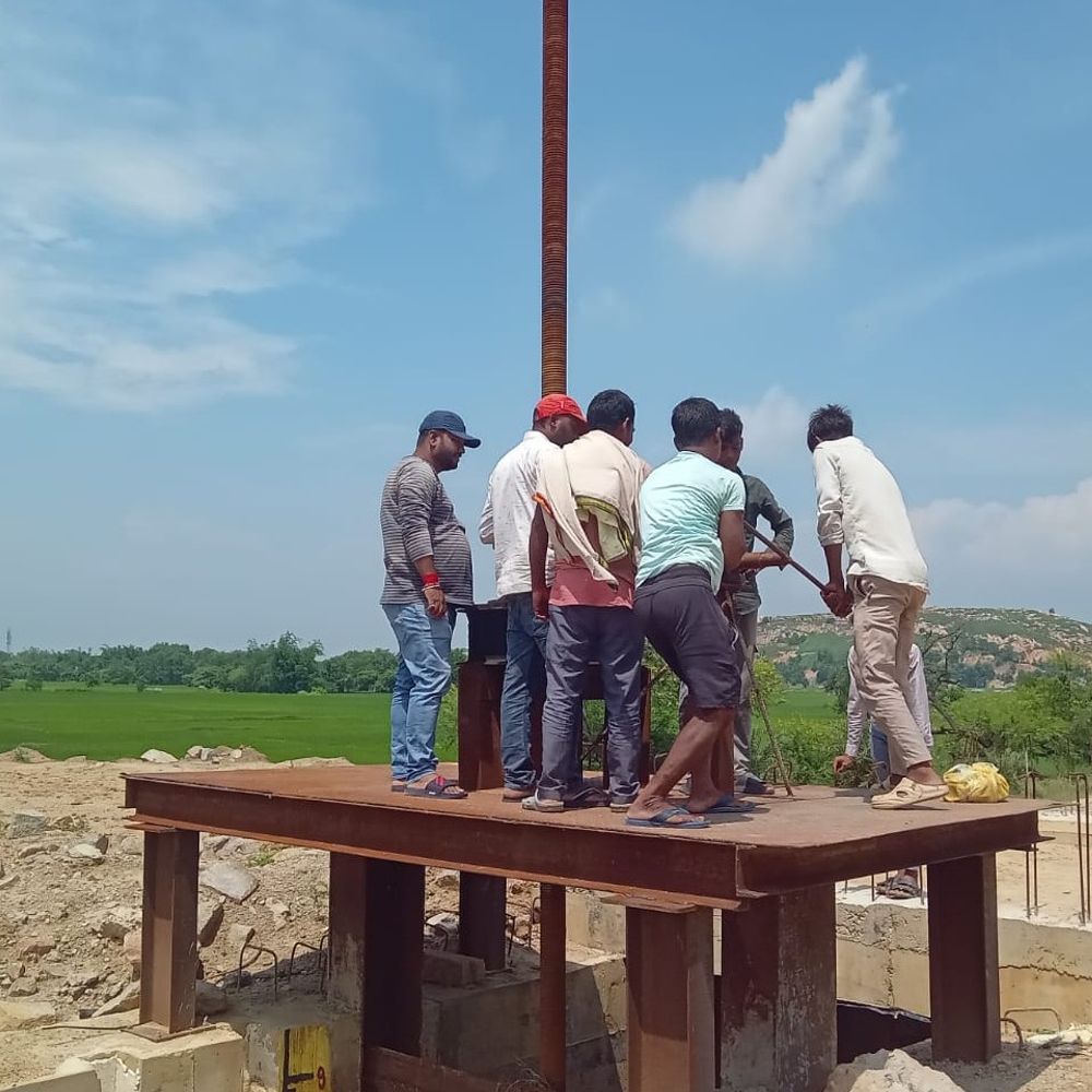 उत्तर कोयल नहर के हेड रेगुलेटर का ऑपरेटिंग सिस्टम खराब:गेट खोलने में भारी परेशानी, सिंचाई प्रभावित होने से किसान परेशान