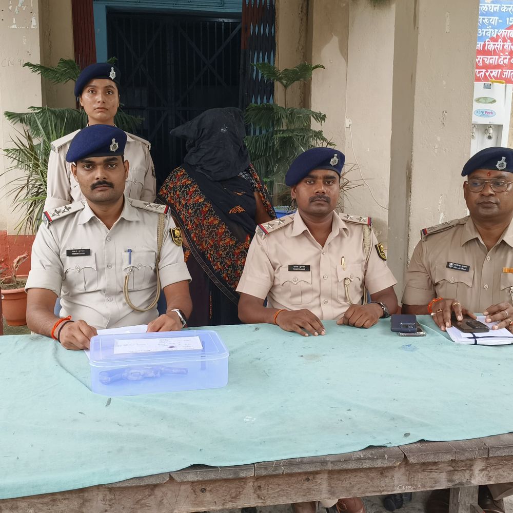 औरंगाबाद में अवैध हथियार के साथ महिला गिरफ्तार:देसी कट्टा-कारतूस बरामद, झारखंड से हथियार लाकर करती थी बिक्री