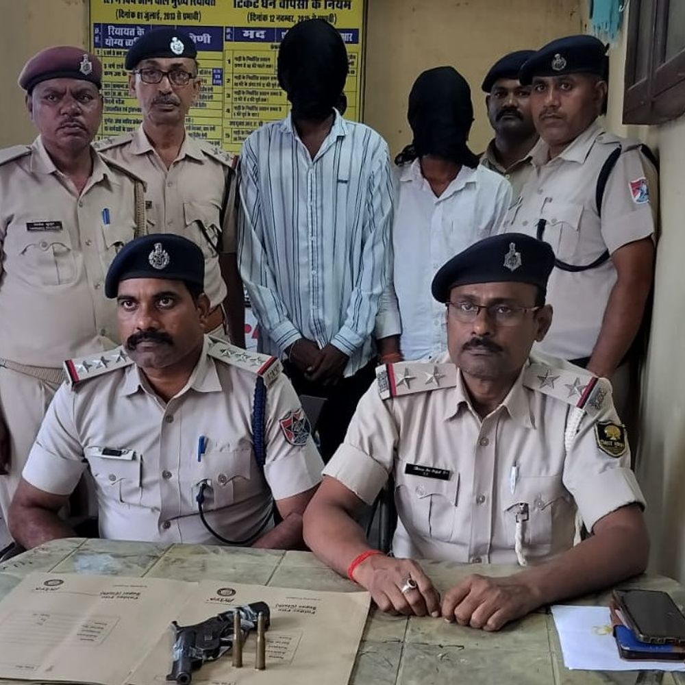 औरंगाबाद में हथियार के साथ दो युवक गिरफ्तार:RPF ने देसी कट्टा-दो कारतूस जब्त किया, एक 7 मामलों में जा चुका है जेल